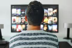 9 Kelebihan Smart TV dengan Banyak Hiburan yang Bikin Betah