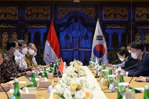Menteri Perhubungan, Budi Karya Sumadi, melakukan pertemuan bilateral dengan Wakil Menteri Agraria, Infrastruktur dan Transportasi Korea Selatan, Yun Seong-Won, Senin (21/3).