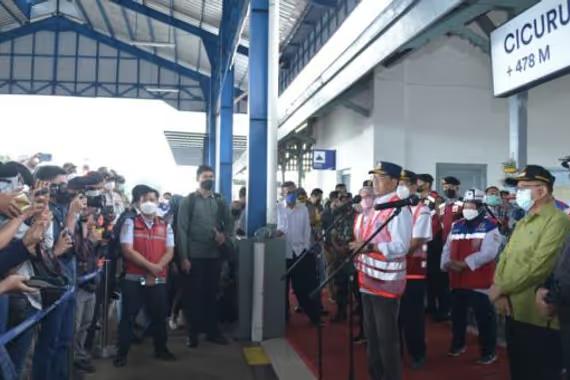Menhub saat melakukan inspeksi uji coba pengoperasian jalur ganda kereta api Stasiun Paledang Bogor–Stasiun Cicurug Sukabumi pada Minggu (3/4).