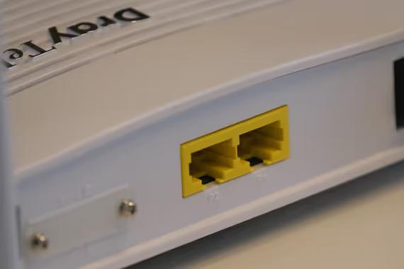 Router penghubung jaringan internet