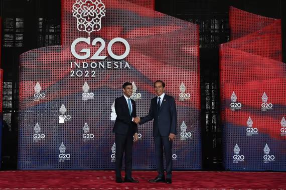 Jokowi menyambut PM Rishi Sunak, di KTT G20, Bali Indonesia.