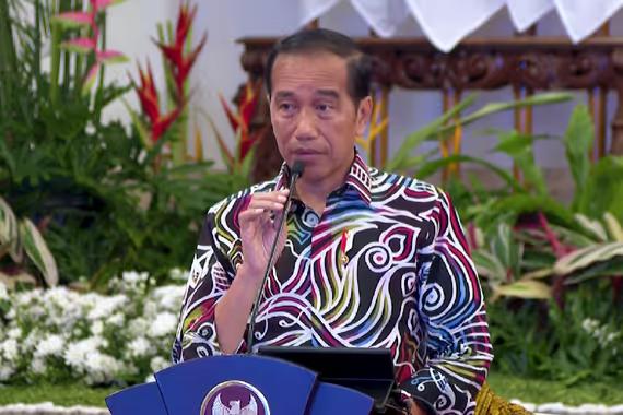 Presiden Jokowi dalam rapat sidang kabinet paripurna, Kamis (2/3).