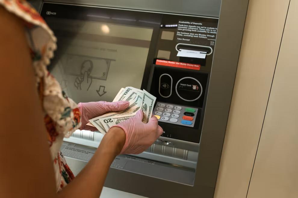 Cara Setor Tunai Tanpa Kartu di Mesin ATM BRI, BNI dan BCA