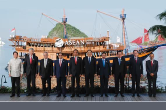 Sesi foto bersama pemimpin ASEAN, di Hotel Meruorah, Labuan Bajo, NTT, Rabu (10/5).