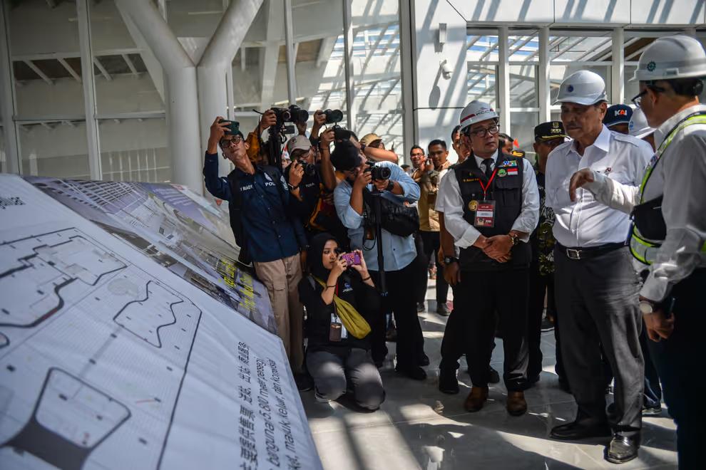Luhut: Studi Awal Perpanjangan Kereta Cepat ke Surabaya Akan Dimulai