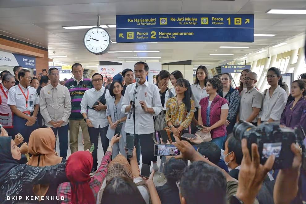 Jokowi Sebut LRT Jabodebek Beroperasi 26 Agustus 2023