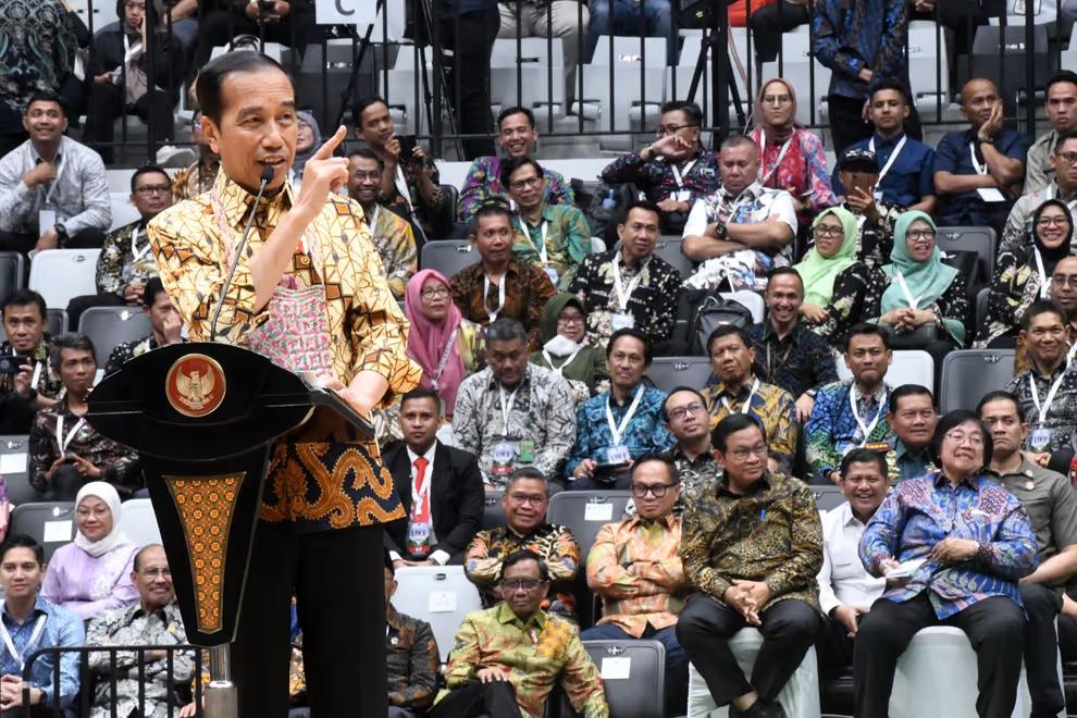 Jokowi Ingatkan Perusahaan Tambang Perbaiki Lahan Usai Menambang