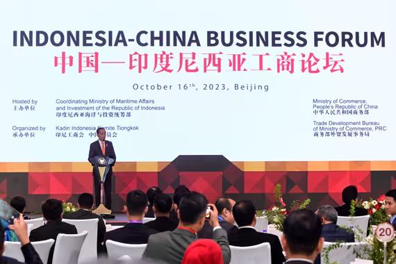 Jokowi dalam acara Forum Bisnis Indonesia-Cina.
