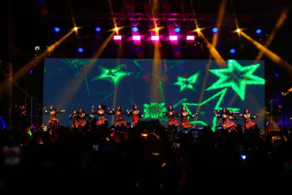 Penampilan JKT48 di panggung Festival IMGS 2023, Sabtu (25/11).