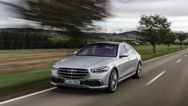 Mercedes Benz mengembangkan showroom virtual untuk mendongkrak penjualan.
