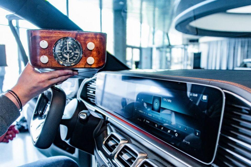 Museum Mercedes-Benz Ungkap Evolusi Radio Mobil