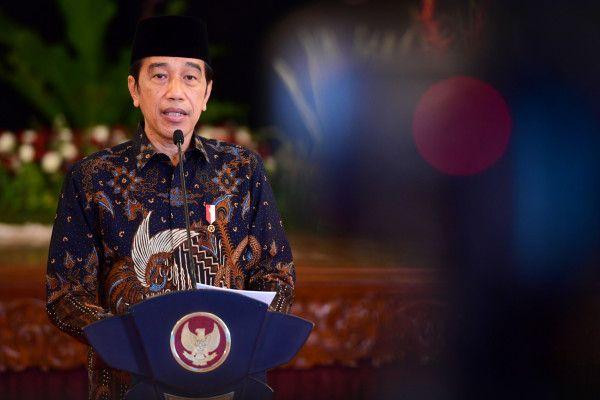 Beri Sertifikat Badan Hukum ke Bumdes, Jokowi: Hati-hati Dana Desa