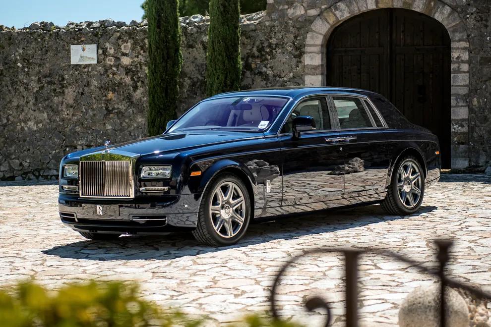 Orang Ingat Mati, Merek Mewah Rolls-Royce Catat Rekor Penjualan