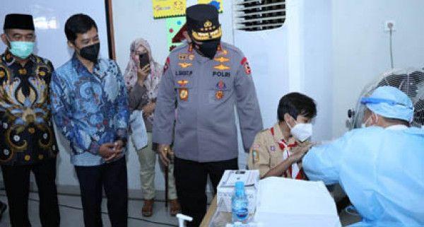 Pelaksanaan vaksinasi Merdeka di SDN Mangga Dua Selatan 01 Sawah Besar, Jakarta Pusat. Rabu (5/1).