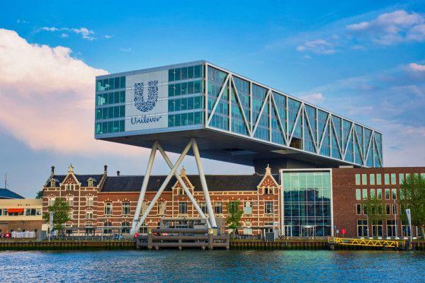 Gedung kantor pusat Unilever di Rotterdam, Belanda. Shutterstock/Dmitry Rukhlenko