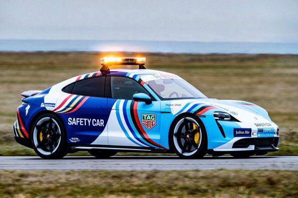 Porsche Taycan Turbo S Jadi Safety Car Balap Formula E 2022