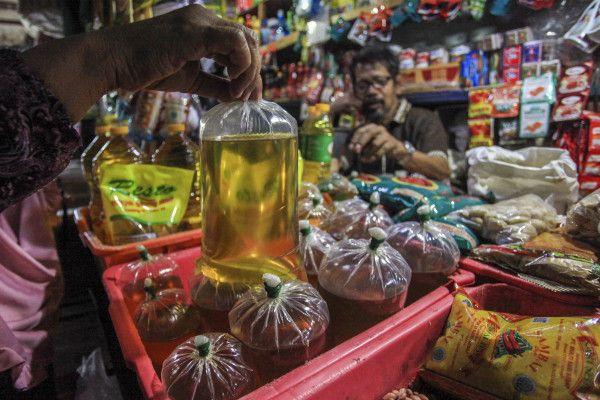 Holding BUMN Pangan Guyur 57 Ton Minyak Goreng ke Pasar Tradisional