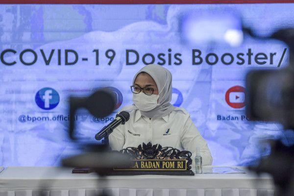 Kepala Badan Pengawas Obat dan Makanan (BPOM) Penny Lukito memberikan keterangan pers terkait vaksin COVID-19 booster atau vaksin lanjutan di Kantor BPOM, Jakarta, Senin (10/1/2022).