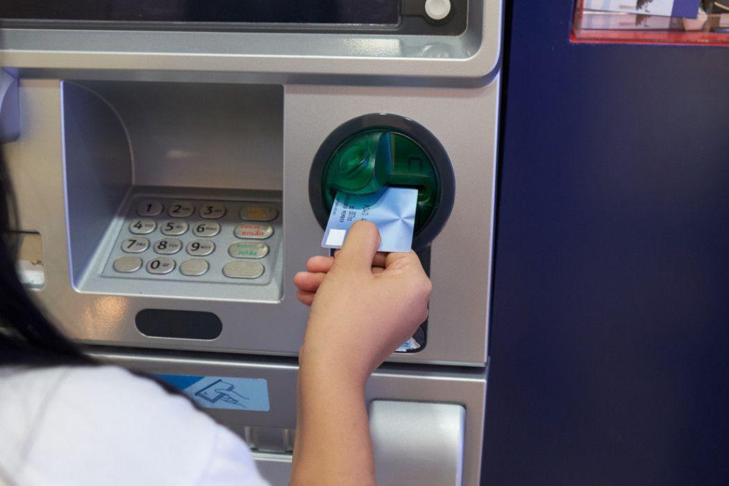 Panduan Cara Mengatasi Kartu ATM Tertelan, Jangan Panik!