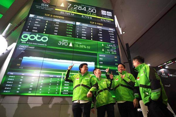Perusahaan teknologi PT GoTo Gojek Tokopedia Tbk resmi IPO di Bursa Efek Indonesia (BEI), Senin (11/4).