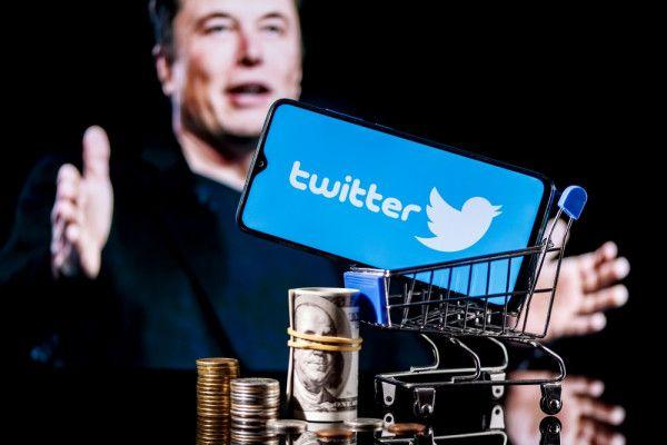 Elon Musk mencapai kesepakatan untuk mengakuisisi Twitter, Senin (25/4). Shutterstock/Sergei Elagin