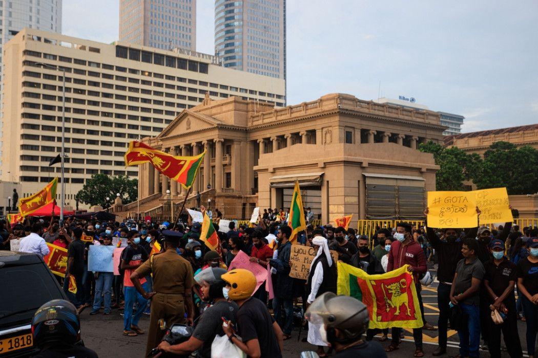 Demonstrasi Memanas, Presiden dan PM Sri Lanka Mengundurkan Diri