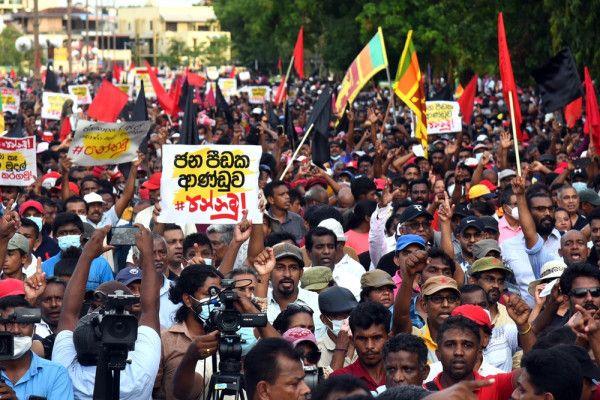 Rakyat Sri Lanka protes turun ke jalan, Colombo (19/4).