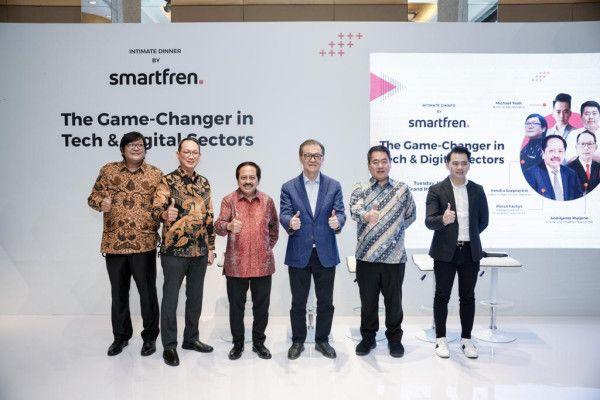Moderator dan seluruh pembicara dalam diskusi bertema ‘The Game Changer in Tech & Digital Sectors’ di Hotel Grand Hyatt, Jakarta, Selasa (12/7).