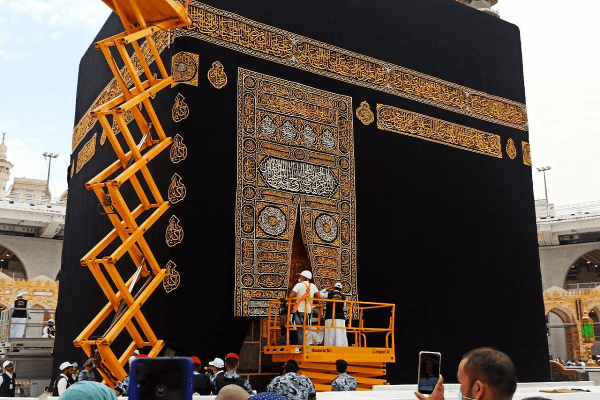 Kiswah Ka'bah Diganti Sutra Berlapis Emas, Setara Rp100 M