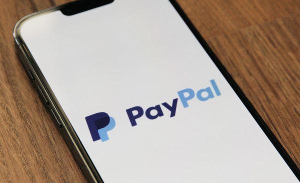 Paypal adalah aplikasi yang berfokus pada transaksi online