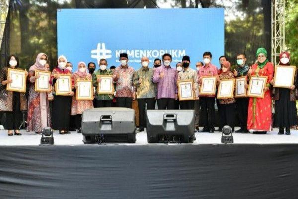 Peringatan Harnas UMKM di Cihampelas Walk, Bandung, Jawa Barat, Jumat (12/8).