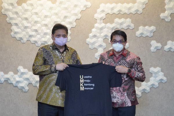 Menko Perekonomian, Ailangg Hartarto bersama Co-founder dan COO Shipper, Budi Handoko.