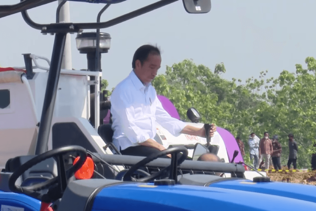Genjot Produksi Pertanian, Jokowi Luncurkan Taksi Alsintan