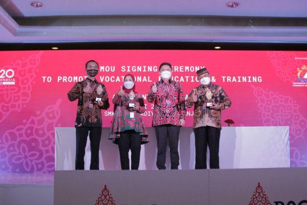 Penandatangan Perjanjian Pengembangan National Showcase SMK Binaan Astra (BISA) di Jakarta.