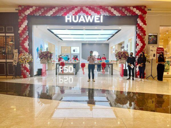 Pembukaan Huawei Authorized Experience Store (HES) baru di Trans Studio Mall Cibubur. Dok/Huawei.