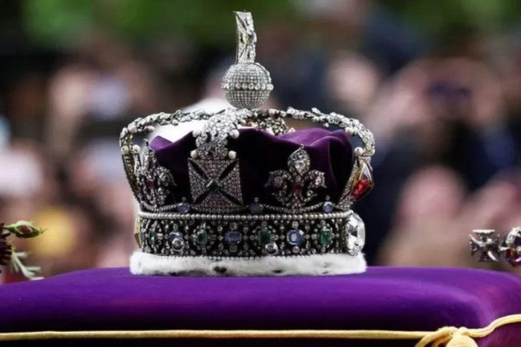 Kemewahan Mahkota Ratu Elizabeth II, Dihiasi 3 Ribu Berlian