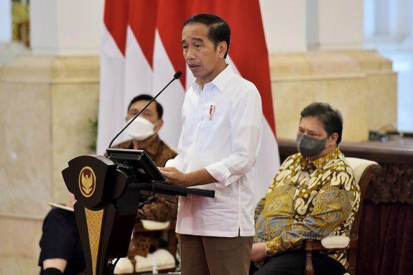 Presiden Jokowi saat memimpin Sidang Kabinet Paripurna, Selasa (11/10).