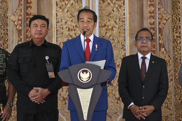 Jokowi dalam keterengan pers sesaat sebelum bertolak ke Bangkok, Thailand.