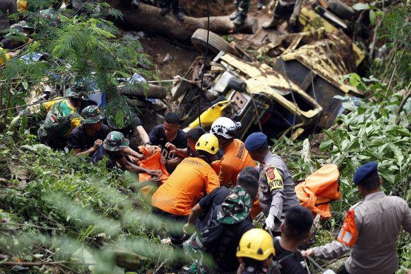 Aktivitas pencarian korban gempa Cianjur.