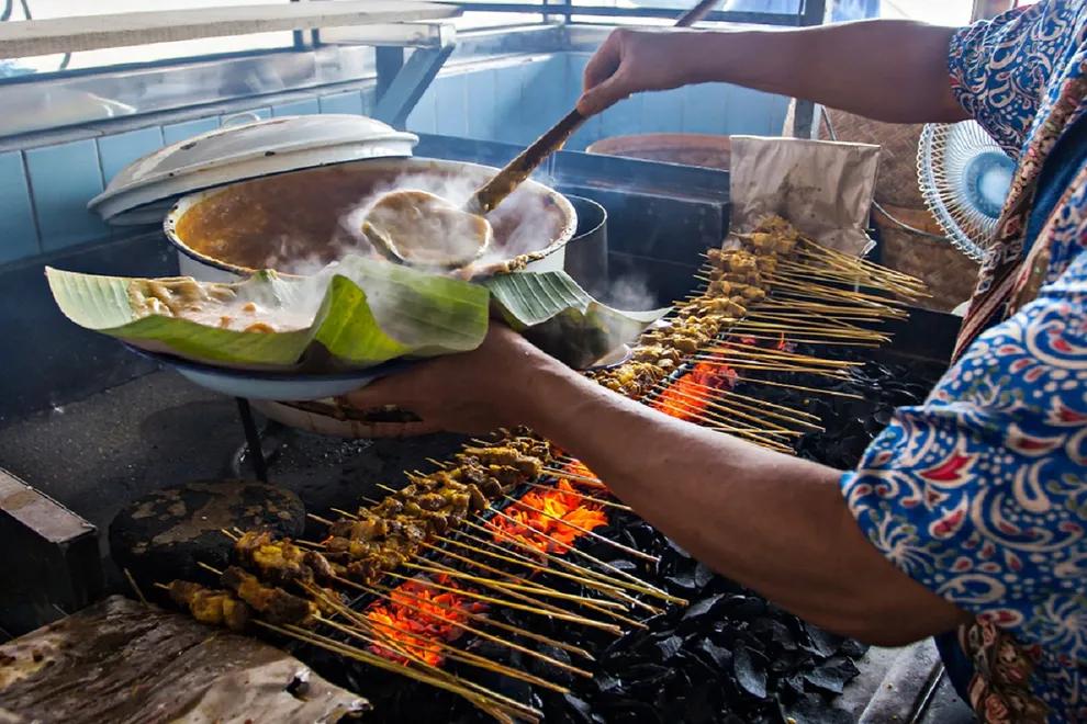 10 Rekomendasi Street Food di Jakarta buat Pecinta Kuliner Kaki Lima