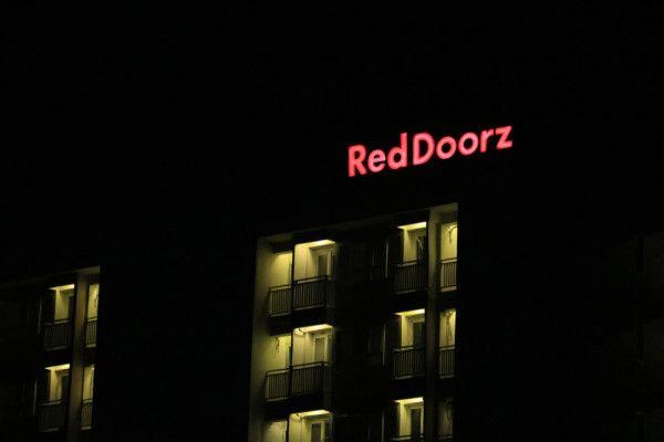 Ilustrasi Hotel RedDoorz. Shutterstock/Pascalis PW.