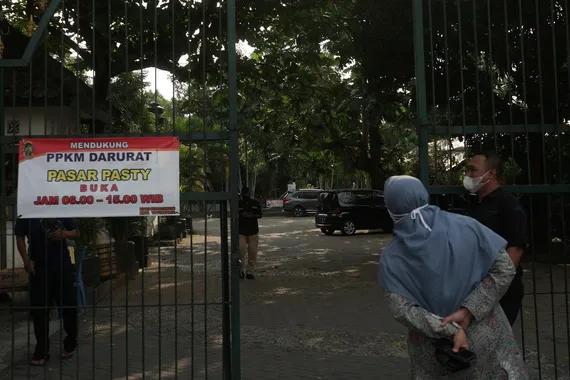 Suasana PPKM Darurat di sebuah pasar di Yogyakarta, Senin (9/8/2021).