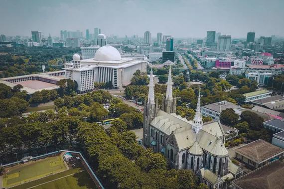 Masjid Istiqlal dan Gereja Katedral, Jakarta.