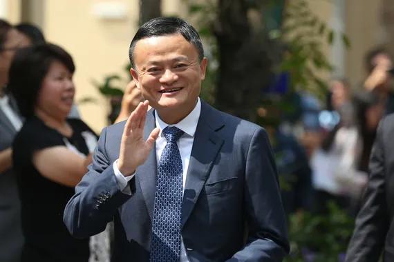 Jack Ma, pendiri Alibaba, saat bertemu dengan PM Thailand selama kunjungan ke Thailand untuk mengumumkan investasi grup. Shutterstock/feelphoto