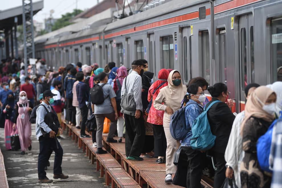 Usai KRL Lumpuh di Pondok Ranji, KAI Ingatkan Sanksi Ganggu Jalur KA
