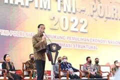 Tak Hanya PNS, Jokowi Juga Naikkan Gaji Pokok Anggota TNI-Polri