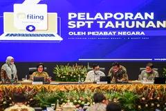 Terima SPT Pejabat, Sri Mulyani Singgung Tarif PPh Menko Luhut 35%