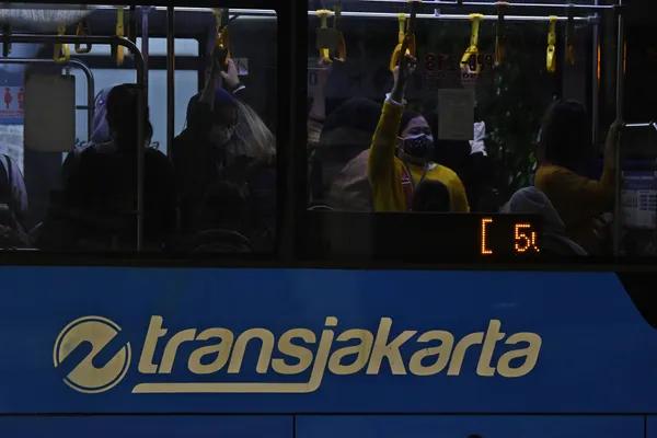 Naik MRT dan Transjakarta Kini Boleh Tak Pakai Masker, Ini Syaratnya