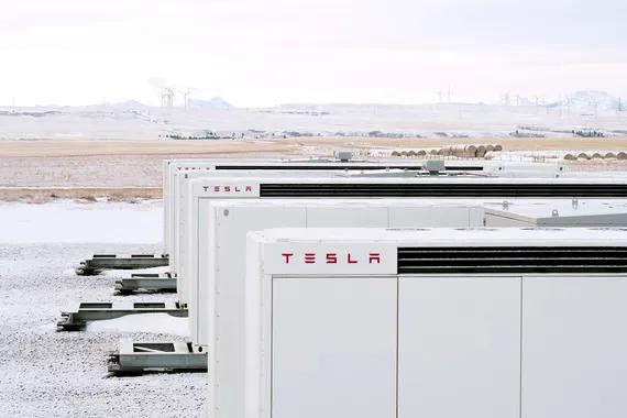 Ilustrasi sistem penyimpanan energi Tesla.