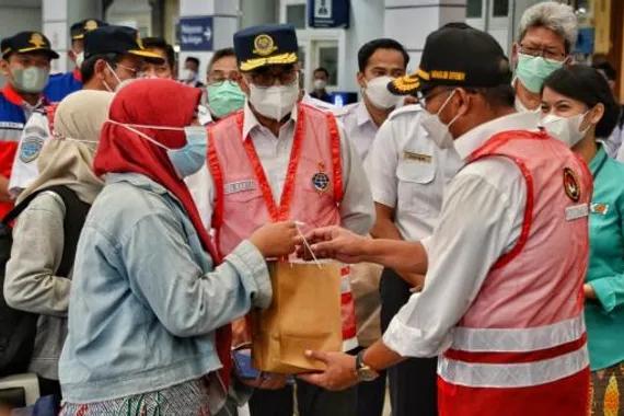 Menhub Budi Karya Sumadi mendampingi Menko PMK, Muhadjir Effendy, melakukan inspeksi angkutan Lebaran 2022.